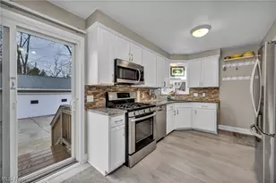 174 E 286th St, Willowick, OH 44095 - Photo 12