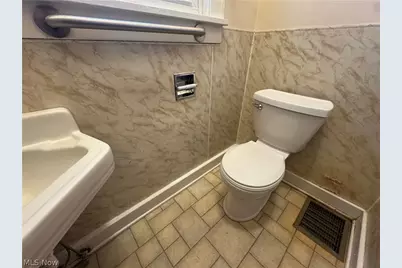 211 E Main Street, St Clairsville, OH 43950 - Photo 14