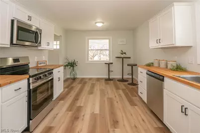 270 High Grove Boulevard, Akron, OH 44312 - Photo 8