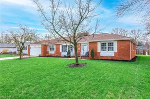 362 Hamilton Cir, Elyria, OH 44035 - Photo 2