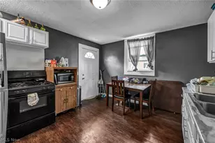 228 Gates, Elyria, OH 44035 - Photo 8