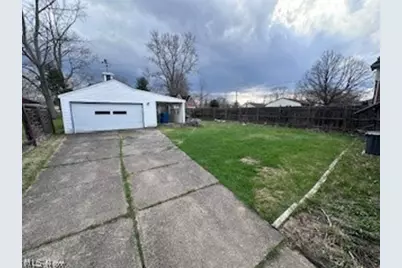 10801 Blossom Avenue, Parma, OH 44130 - Photo 14