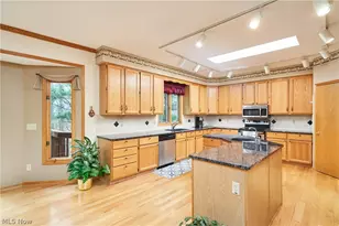 14742 King Arthurs Ct, North Royalton, OH 44133 - Photo 4