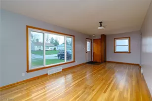 11121 Gabriella Dr, Parma, OH 44130 - Photo 2