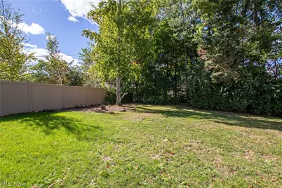 18220 Parkland Drive, Huber Heights, OH 44122 - Photo 6