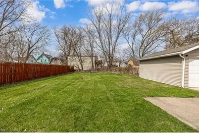 1038 W 11th Street, Lorain, OH 44052 - Photo 4