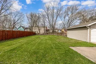 1038 W 11th St, Lorain, OH 44052 - Photo 4