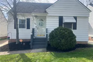 5408 Oakwood Ave, Maple Heights, OH 44137 - Photo 2