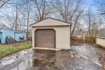 13409 S Parkway Drive, Garfield Heights, OH 44105 - Photo 32