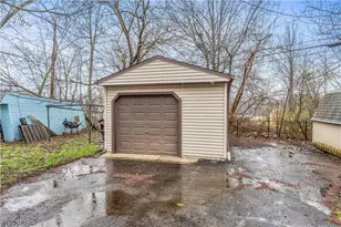 13409 S Parkway Dr, Garfield Heights, OH 44105 - Photo 32