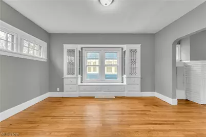 13409 S Parkway Drive, Garfield Heights, OH 44105 - Photo 10