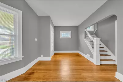 13409 S Parkway Drive, Garfield Heights, OH 44105 - Photo 8