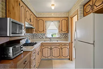 1849 Empire Road, Wickliffe, OH 44092 - Photo 8