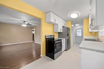547 Willow Park Road, Elyria, OH 44035 - Photo 8