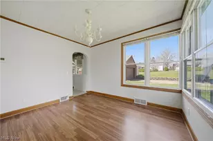 4717 Grandview Ave NE, Canton, OH 44705 - Photo 6