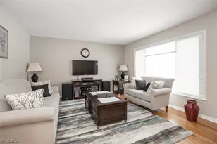 24634 Staghorn Dr, Huber Heights, OH 44146 - Photo 4