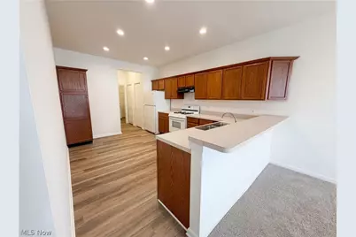 554 Crossings Circle, Tallmadge, OH 44278 - Photo 2