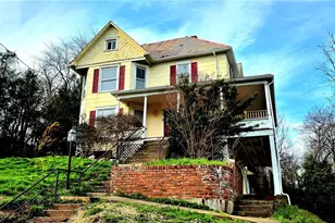 104 W Spring St, Marietta, OH 45750 - Photo 2