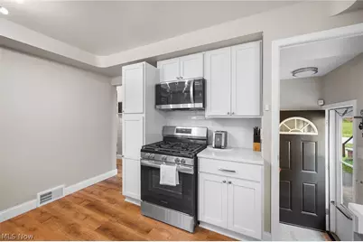 5234 Erwin Street, Maple Heights, OH 44137 - Photo 6