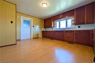 7538 Wolfe's Crossing Rd SE, Gnadenhutten, OH 44629 - Photo 8