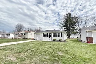 1739 Ridgeview Dr, Wickliffe, OH 44092 - Photo 2