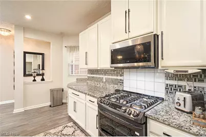 3198 Old Mill Drive, Cuyahoga Falls, OH 44223 - Photo 4