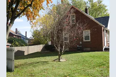 2520 Daleford Avenue NE, Canton, OH 44705 - Photo 2