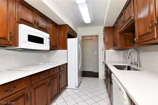 5200 Three Village Dr, Lyndhurst, OH 44124 - Photo 20