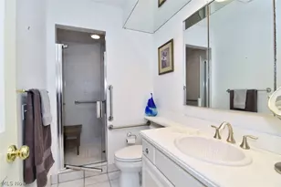 5200 Three Village Dr, Lyndhurst, OH 44124 - Photo 30