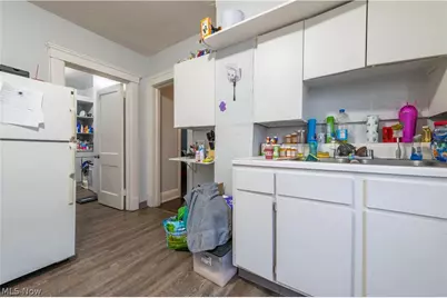 4004 E 52nd Street, Newburgh Heights, OH 44105 - Photo 8