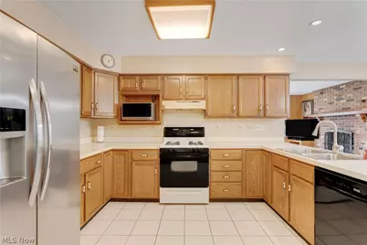 17500 Alexander Road, Walton Hills, OH 44146 - Photo 6