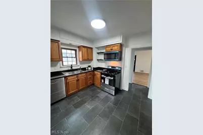 10900 Vernon Avenue, Garfield Heights, OH 44125 - Photo 10