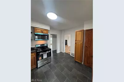 10900 Vernon Avenue, Garfield Heights, OH 44125 - Photo 12