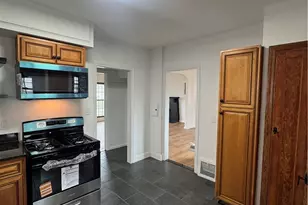 10900 Vernon Ave, Garfield Heights, OH 44125 - Photo 12