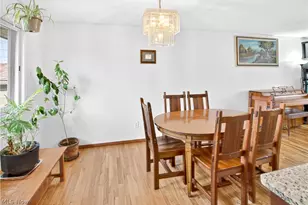 2115 Coventry Dr, Parma, OH 44134 - Photo 6