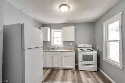 1090 Greenwood Avenue, Akron, OH 44320 - Photo 10