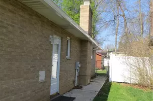 6204 Meadview Dr, Green Hills, OH 44131 - Photo 6
