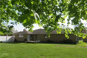 6204 Meadview Dr, Green Hills, OH 44131 - Photo 8