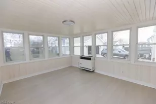 1722 Hawthorne Dr, Mayfield Heights, OH 44124 - Photo 12