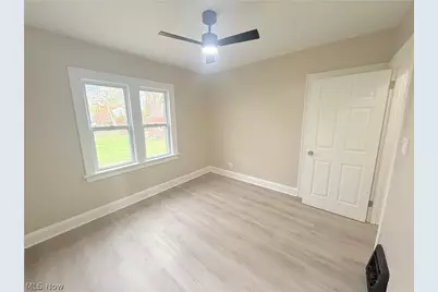 138 Roslyn, Youngstown, OH 44505 - Photo 10