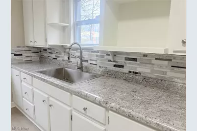 138 Roslyn, Youngstown, OH 44505 - Photo 2