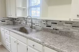 138 Roslyn, Youngstown, OH 44505 - Photo 2