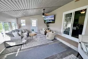 8742 Henderson Rd, Diamond, OH 44412 - Photo 12