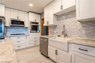 887 Delaware Ave, Akron, OH 44303 - Photo 2