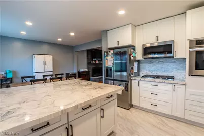 887 Delaware Avenue, Akron, OH 44303 - Photo 20