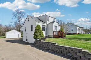 2825 Orchard Dr, Willoughby Hills, OH 44092 - Photo 2