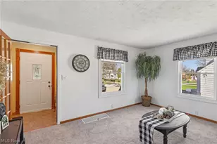 2825 Orchard Dr, Willoughby Hills, OH 44092 - Photo 4