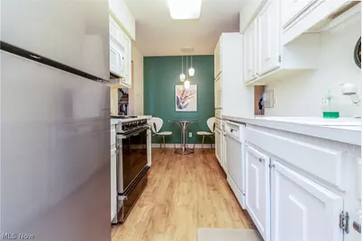 2112 Acacia Park Drive #322, Lyndhurst, OH 44124 - Photo 10