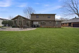 424 Locklie Dr, Highland Heights, OH 44143 - Photo 2