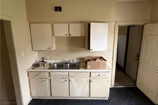 10001 Lamontier Ave, Loveland, OH 44104 - Photo 4